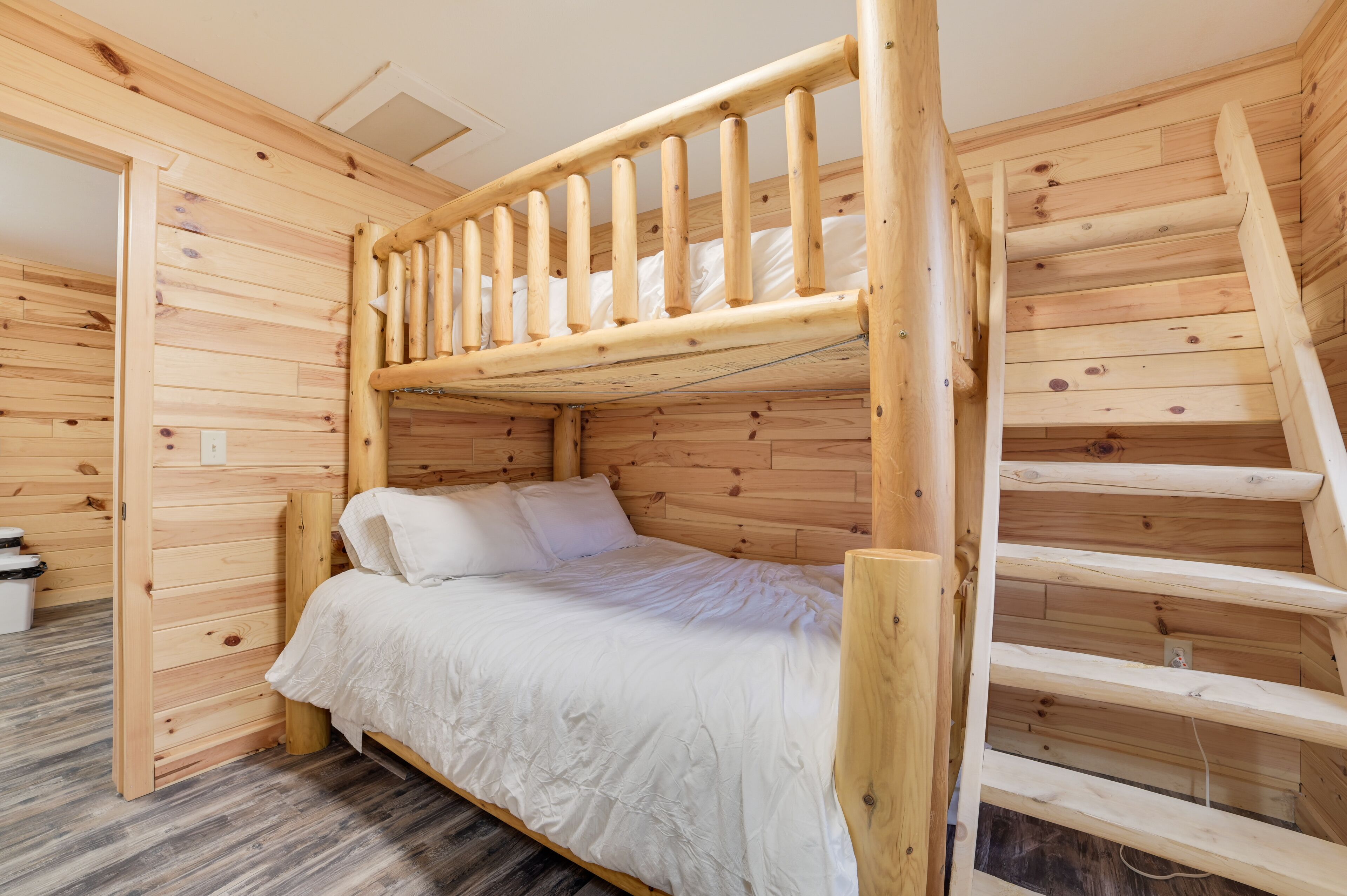 2 bedrooms, iron/ironing board, Internet, bed sheets