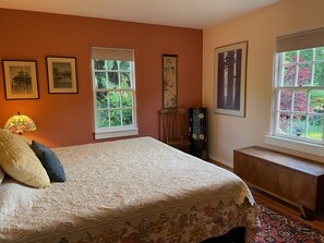 4 bedrooms, desk, iron/ironing board, travel cot