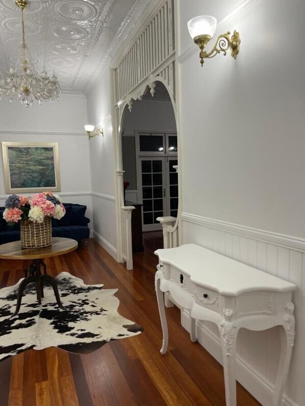 Interior - Emirau (Montville)