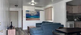 Private One Bedroom One Ba with Free Wi-Fi & Full Kitchen plus washer/dryer