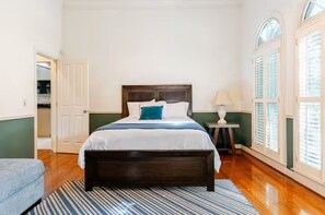 7 bedrooms, desk, iron/ironing board, free WiFi