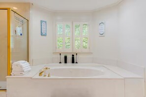 Combined shower/tub, towels, soap, shampoo