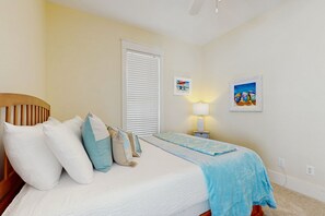 3 bedrooms, iron/ironing board, internet, bed sheets