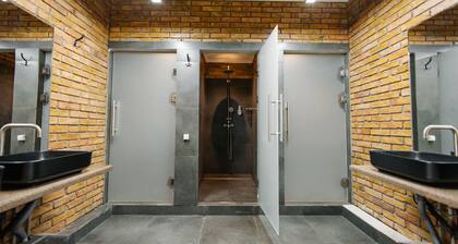 281 Hotel & Hostel