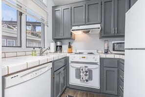 Fridge, microwave, oven, stovetop - Capitola Hideaway - Cozy two-story Condo (Capitola)