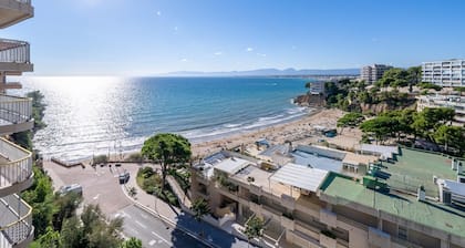 Apartment with sea views only 6km Port Aventura
