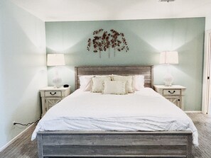 3 sovrum, skrivbord, strykjärn/strykbräda och gratis wi-fi