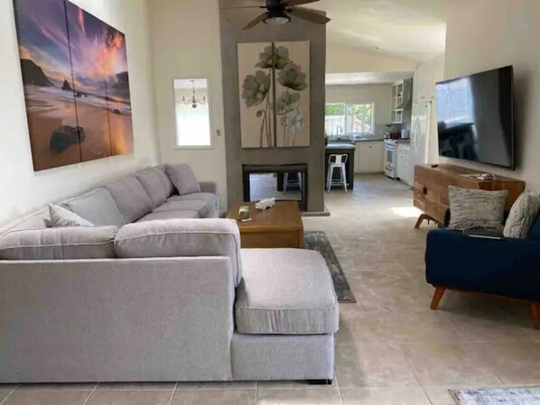 Smart TV, fireplace, table tennis, streaming services - Oceanside Gem W/ Pool, Hot Tub and Game Room! (Oceanside)