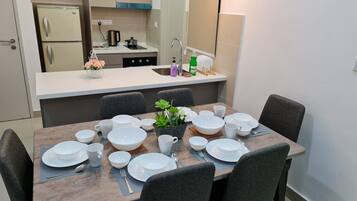 Fridge, oven, cookware/dishes/utensils, dining tables