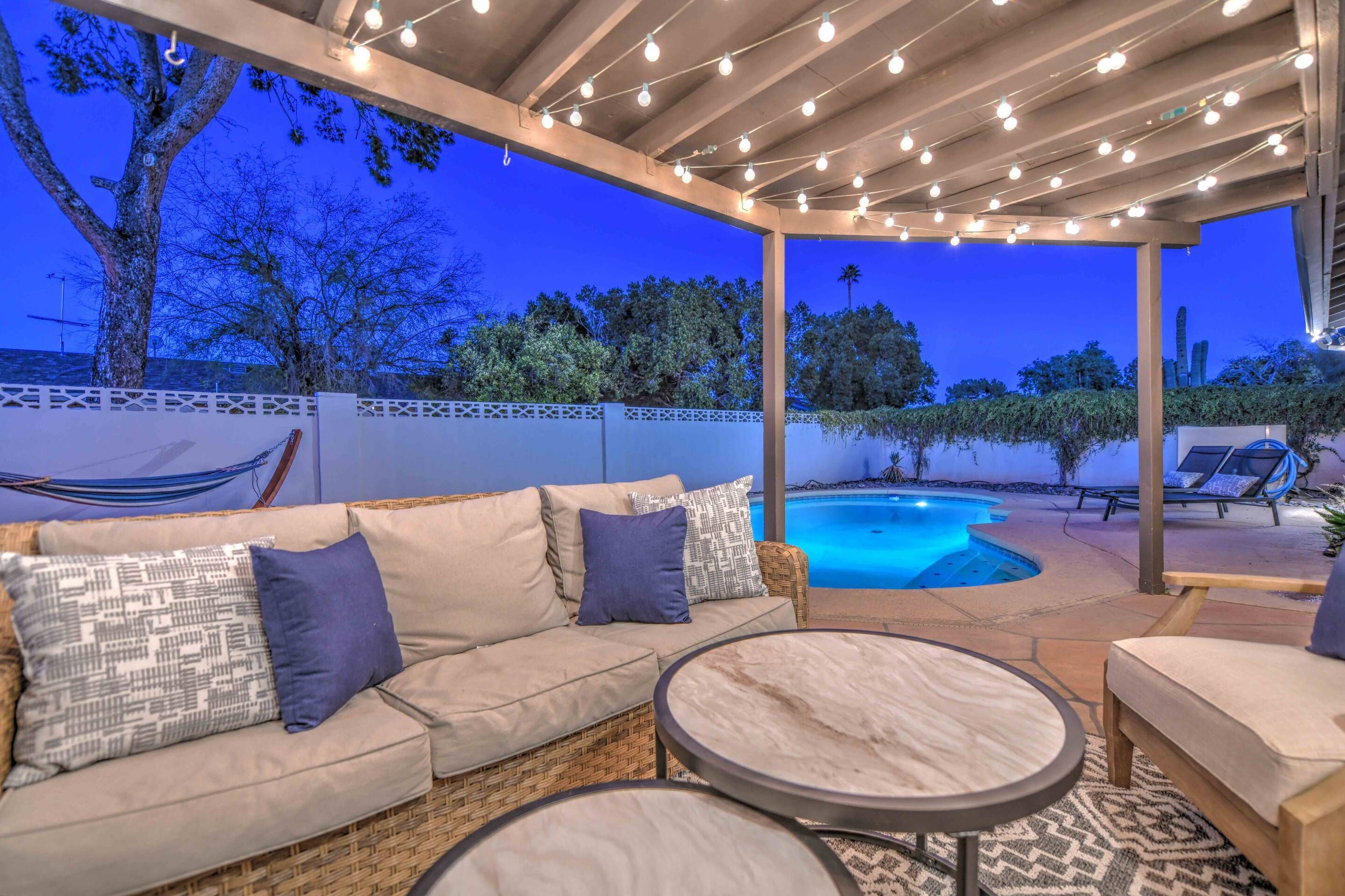 Discounted September Dates! Private Pool ~ Arcade Room ~ Enjoy Tempe in Style ~ Garage Parking