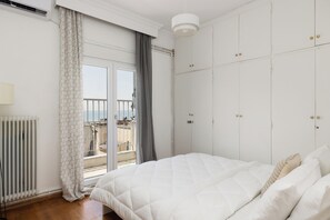 3 bedrooms, desk, iron/ironing board, travel cot