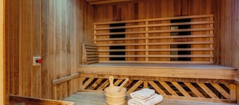 Holiday home with wellness right by the slopes