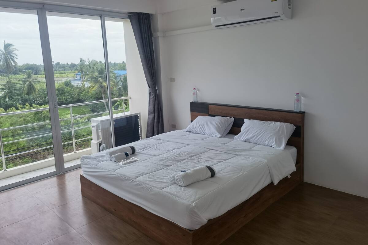 Standard Apartment, Non Smoking | 6 bedrooms, free WiFi, bed sheets