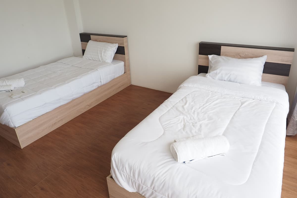 Basic Double or Twin Room, 2 Single Beds, Private Bathroom | 6 bedrooms, free WiFi, bed sheets