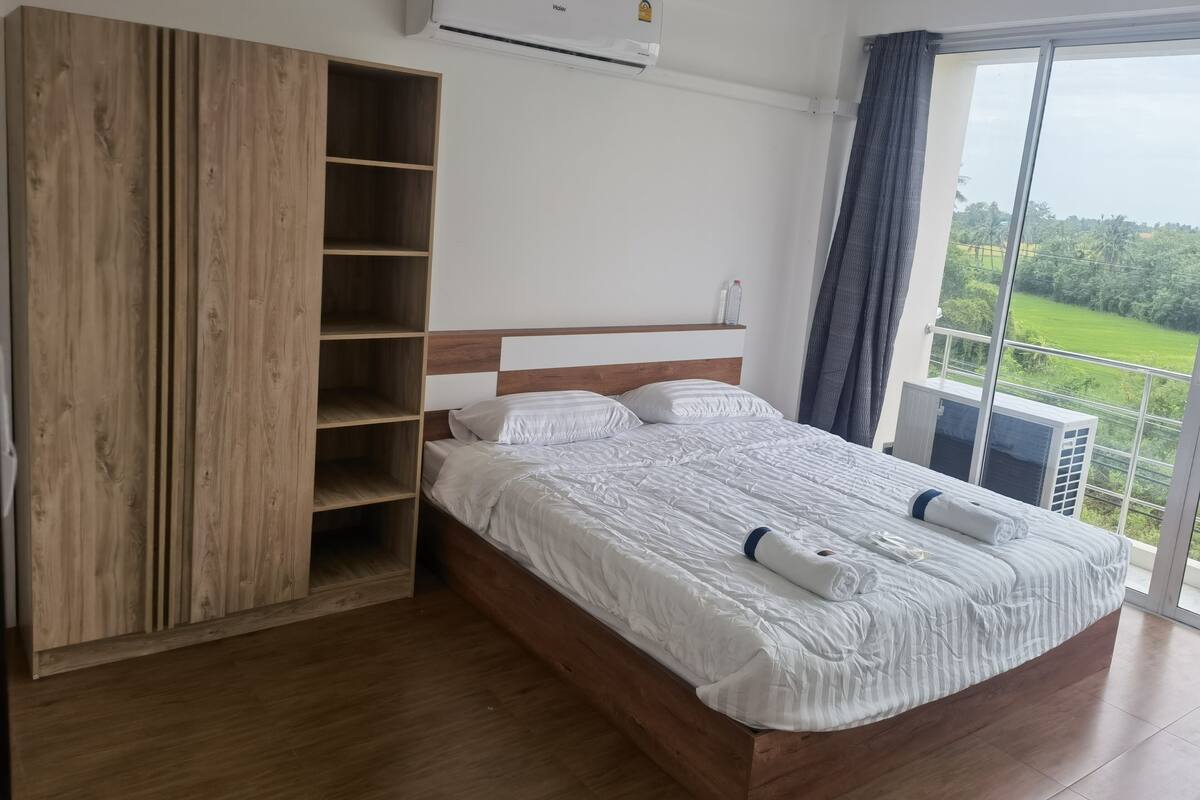 6 bedrooms, free WiFi, bed sheets