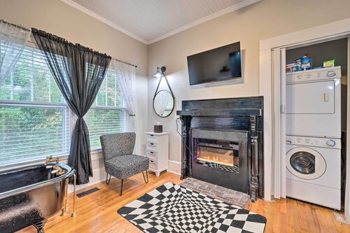 Burgaw House w/ Large Covered Porch & Swing!