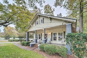 Exterior - Burgaw House w/ Large Covered Porch & Swing! (Burgaw)