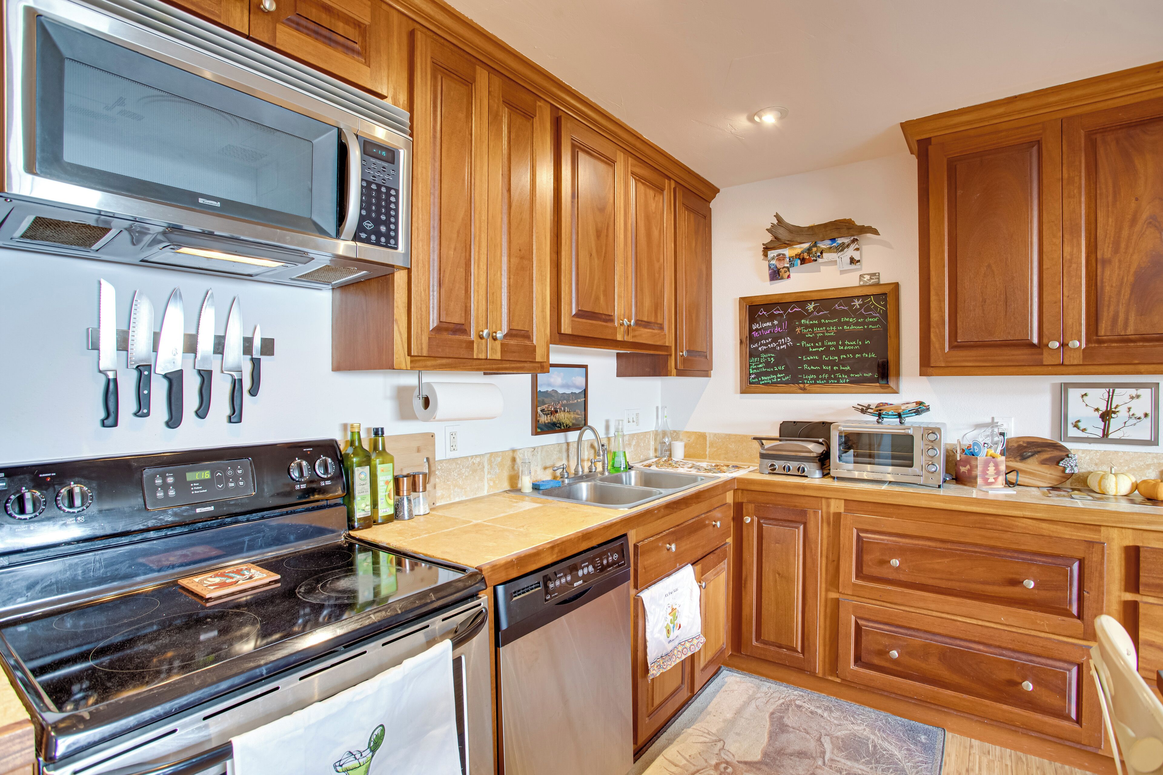 Fridge, microwave, stovetop, dishwasher