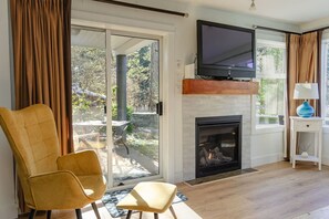 Televisie en een open haard