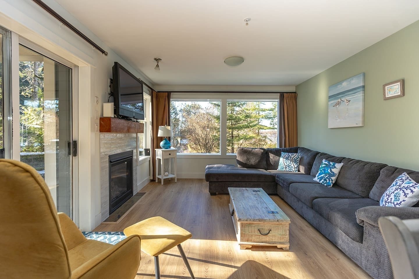 Télévision, cheminée