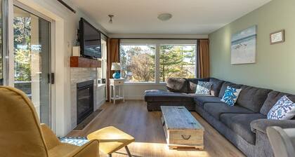 Creekside Hideout for Quiet Souls Condo A