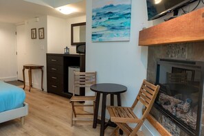 Skrivebord, strykejern/-brett, wi-fi og sengetøy