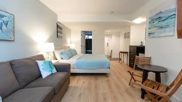 Desk, iron/ironing board, WiFi, bed sheets