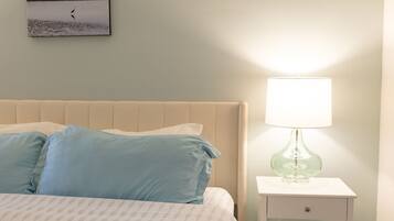 Desk, iron/ironing board, WiFi, bed sheets