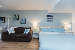 Desk, iron/ironing board, WiFi, bed sheets