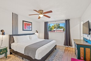 3 bedrooms, desk, iron/ironing board, travel crib - Tucson Game House with Hot Tub, Fire Pit and Games (Tucson)