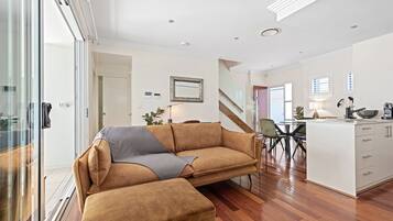 TV, Netflix, streaming services