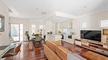 TV, Netflix, streaming services