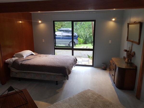 4 bedrooms, desk, free WiFi