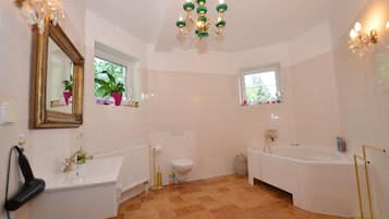 Combined shower/tub