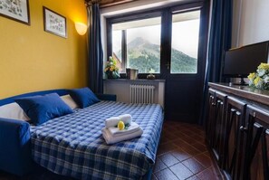2 Schlafzimmer, Zimmersafe, Schreibtisch, Bügeleisen/Bügelbrett