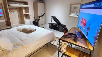 1 Schlafzimmer, Schreibtisch, BĂŒgeleisen/BĂŒgelbrett, kostenloses WLAN