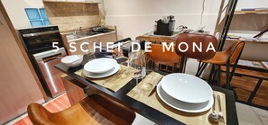 Frigorifero, microonde, piano cottura, lavastoviglie