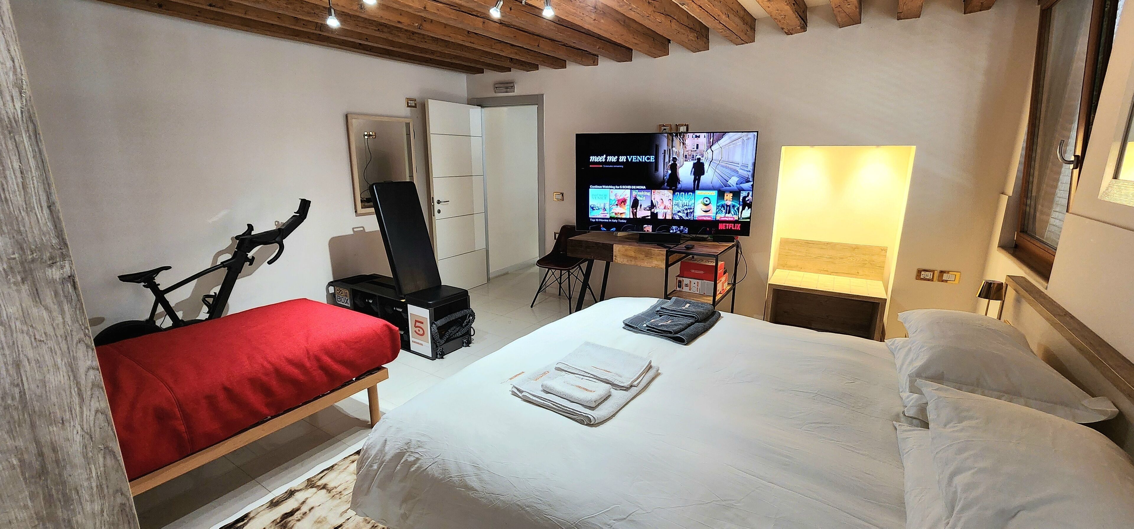 1 camera, una scrivania, ferro/asse da stiro, Wi-Fi gratuito