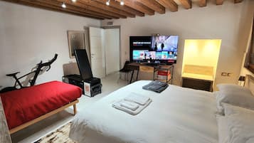 1 camera, una scrivania, ferro/asse da stiro, Wi-Fi gratuito