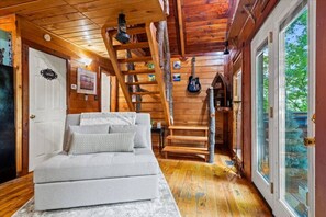 TV, fireplace - Romantic Hideaway- Pet Friendly, Hot Tub, Firepit, Games (Slade)