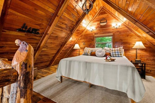 Hot Tub & WiFi - Romantic Hideaway