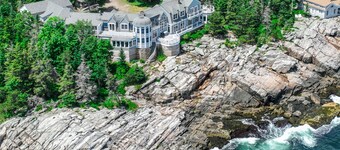 Spectacular oceanfront retreat with amazing views, sunroom & washer/dryer