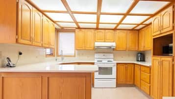 Full-sized fridge, microwave, oven, dishwasher