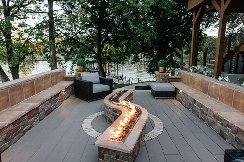 Stunning Luxury@Lakehouse Mansion w Pool&Spa10min from airport 20min dwntwn 