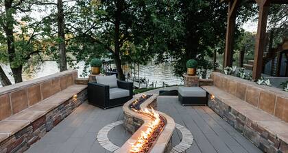 Stunning Luxury@Lakehouse Mansion w Pool&Spa10min from airport 20min dwntwn