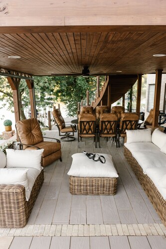 Stunning Luxury@Lakehouse Mansion w Pool&Spa10min from airport 20min dwntwn 