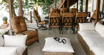 Stunning Luxury@Lakehouse Mansion w Pool&Spa10min from airport 20min dwntwn