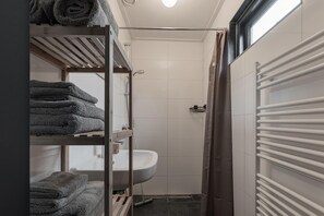 Shower - Beautiful holiday home in Ermelo with terrace (Ermelo)
