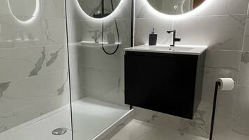 Poreamme, ilmaiset hygieniatuotteet, hiustenkuivaaja, kylpytakit