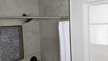 SĂšche-cheveux, papier toilette